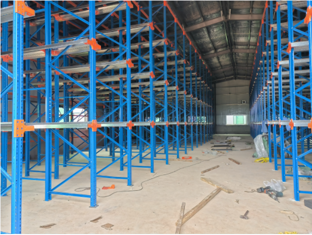  貫通式貨架要如何設(shè)計(jì)？-深圳貨架廠(chǎng)告